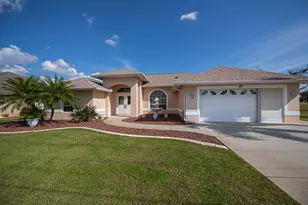 82 Pinehurst Pl, Rotonda West, FL 33947 - Photo 2