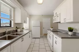 10421 Chablis Ave, Englewood, FL 34224 - Photo 6