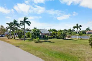 208 Antilla Dr, Rotonda West, FL 33947 - Photo 4