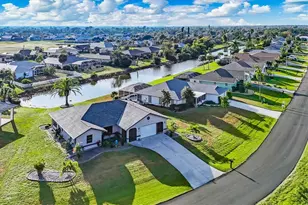 25 Bunker Ct, Rotonda West, FL 33947 - Photo 2