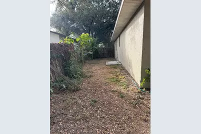 4717 Hollingsworth Avenue, Sarasota, FL 34233 - Photo 16