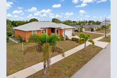 125 Baldwin Court SE, Port Charlotte, FL 33952 - Photo 4