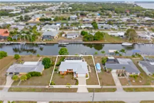 125 Baldwin Ct SE, Port Charlotte, FL 33952 - Photo 2