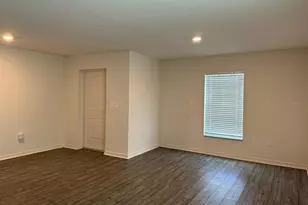 2082 S Chamberlain Blvd, North Port, FL 34286 - Photo 2