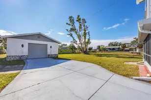 2075 Pennsylvania Ave, Englewood, FL 34224 - Photo 4