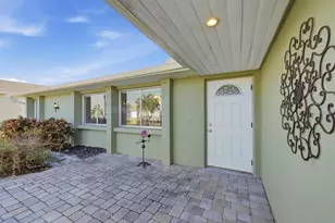 33 Annapolis Ln, Rotonda West, FL 33947 - Photo 2