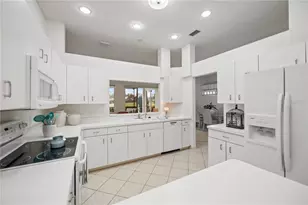 547 Fallbrook Dr, Venice, FL 34292 - Photo 2