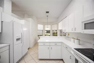 547 Fallbrook Dr, Venice, FL 34292 - Photo 12