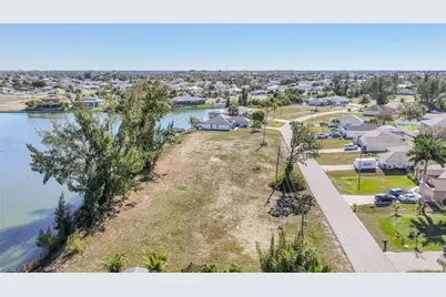 1235 NW 20th Place, Cape Coral, FL 33993 - Photo 4