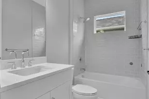 10182 Crystal Isles Cir, Sarasota, FL 34241 - Photo 4