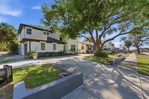 236 15th Ave SE, Saint Petersburg, FL 33701 - Photo 2