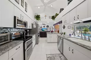 36 Pinehurst Ct, Rotonda West, FL 33947 - Photo 12