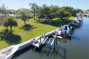 35 Oakwood Dr N, Englewood, FL 34223 - Photo 4