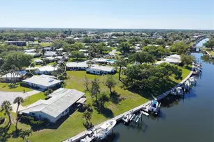 35 Oakwood Dr N, Englewood, FL 34223 - Photo 38