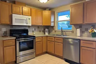 231 Lakeview Ln, Englewood, FL 34223 - Photo 4