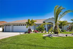 22 Medalist Ct, Rotonda West, FL 33947 - Photo 1