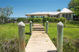 880 Lemon Bay Dr, Venice, FL 34293 - Photo 22