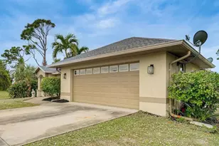 289 W Pine Valley Ln, Rotonda West, FL 33947 - Photo 2