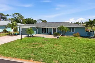 11 Oakland Hills Ct, Rotonda West, FL 33947 - Photo 2