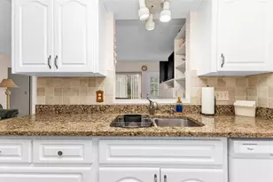 546 Circlewood Dr, Venice, FL 34293 - Photo 14
