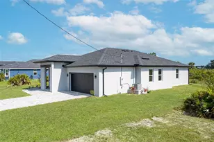 384 Baytree Dr, Rotonda West, FL 33947 - Photo 6