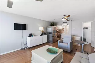 4750 Cove Cir, Saint Petersburg, FL 33708 - Photo 10