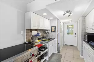 4750 Cove Cir, Saint Petersburg, FL 33708 - Photo 14