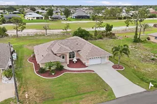 82 Pinehurst Pl, Rotonda West, FL 33947 - Photo 2