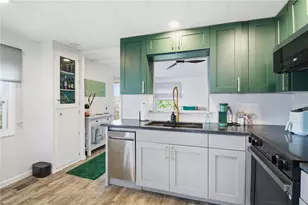 5402 Chateau Ln, Bradenton, FL 34207 - Photo 4