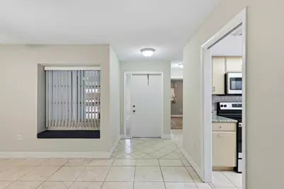 6283 Green View Circle S #102, Sarasota, FL 34231 - Photo 2
