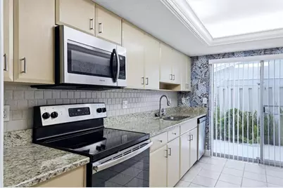6283 Green View Circle S #102, Sarasota, FL 34231 - Photo 12