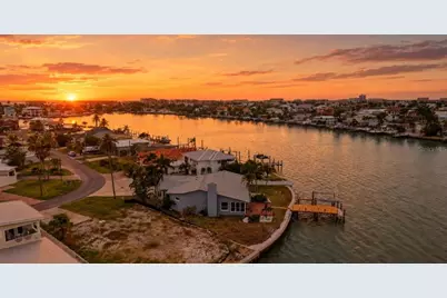 16115 4th Street E, Redington Beach, FL 33708 - Photo 2