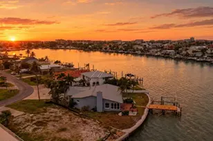 16115 4th St E, Redington Beach, FL 33708 - Photo 2