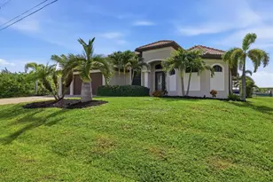 8330 Tracy Cir, Port Charlotte, FL 33981 - Photo 4