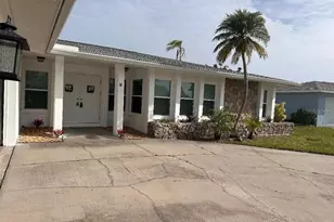 18 Golfview Ct, Rotonda West, FL 33947 - Photo 2
