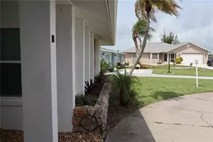 18 Golfview Ct, Rotonda West, FL 33947 - Photo 4