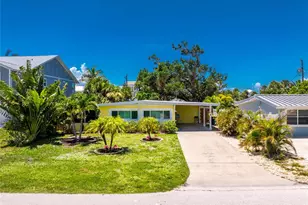 1330 Holiday Dr, Englewood, FL 34223 - Photo 10