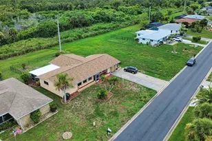 27 Annapolis Ln, Rotonda West, FL 33947 - Photo 2