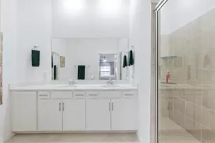 12580 Galapagos Ct, Venice, FL 34293 - Photo 14