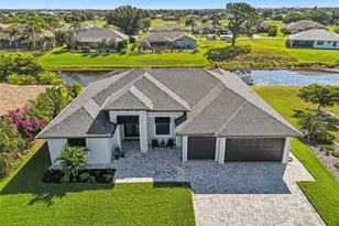 35 Medalist Ct, Rotonda West, FL 33947 - Photo 2