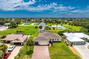 93 Mark Twain Ln, Rotonda West, FL 33947 - Photo 2