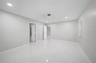 49 Sandstone Cir, Venice, FL 34293 - Photo 16