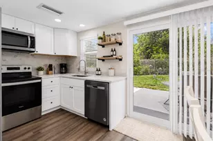 1032 Elaine St, Venice, FL 34285 - Photo 8