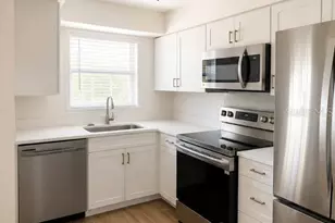9030 Blind Pass Rd, Saint Petersburg, FL 33706 - Photo 6