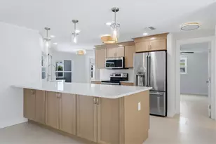 286 Mt Vernon Dr, Venice, FL 34293 - Photo 10