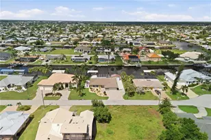 136 Sinclair St SE, Port Charlotte, FL 33952 - Photo 10