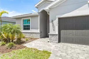 11330 Burgundy Dr, Venice, FL 34293 - Photo 2