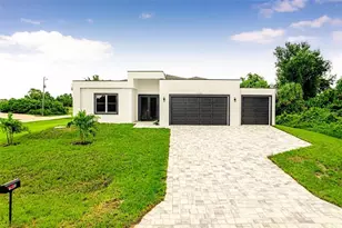 13332 Boabadilla Ln, Port Charlotte, FL 33981 - Photo 2