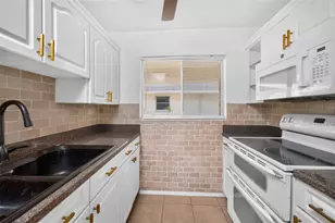 708 Tamiami Trail S, Venice, FL 34285 - Photo 6