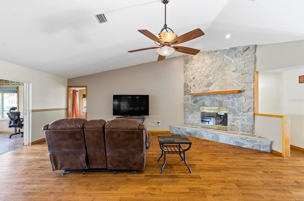 5 Crazy Horse Ct, Palm Coast FL  32137-9009 exterior